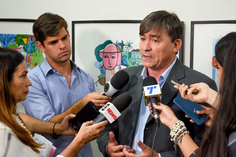 José Bertotti atende à imprensa no Parque Estadual de Dois Irmãos