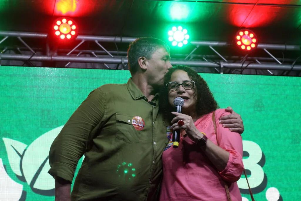 Bertotti e Luciana Santos durante a inauguração do Ponto 65613