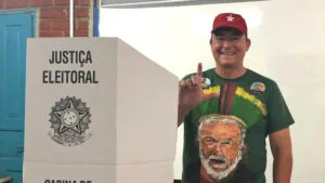 Bertotti votando